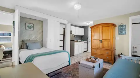 483 E SHORE DR #D4 — home for sale