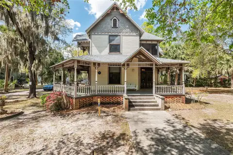 306 NE 3RD ST — home for sale