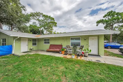 906/908 LAKE PALMS DR — home for sale