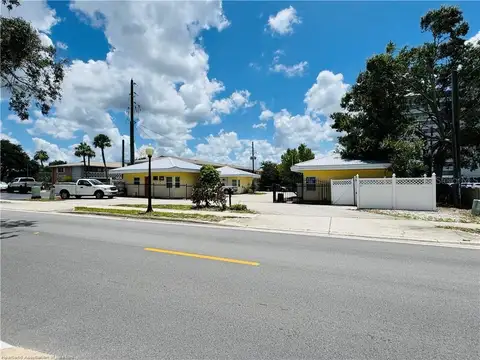 2121 LAKEVIEW DR — home for sale